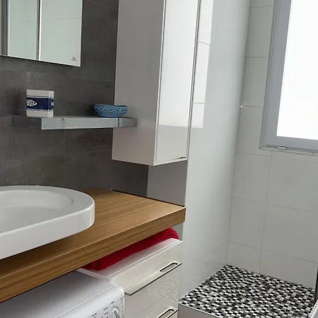 Moderne 5 Pers, Balcon, Parking, Proche - Fr-1-323-559 Apartment